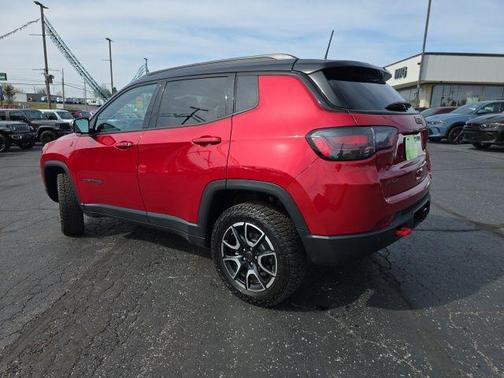 Red Hot Pearlcoat 2025 Jeep Compass Trailhawk
