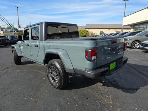 2024 Jeep Gladiator Sport S