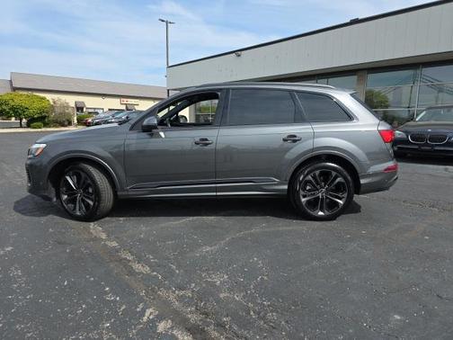 2025 Audi Q7 55 Premium Plus