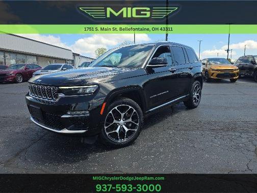 Diamond Black Crystal Pearlcoat 2023 Jeep Grand Cherokee Summit