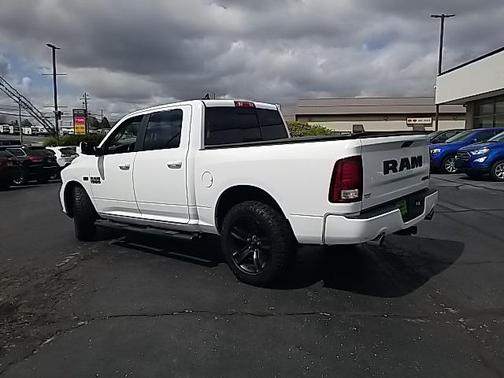 2017 RAM 1500 Night Crew Cab 4x4 5'7' Box