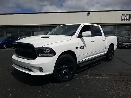 2017 RAM 1500 Night Crew Cab 4x4 5'7' Box