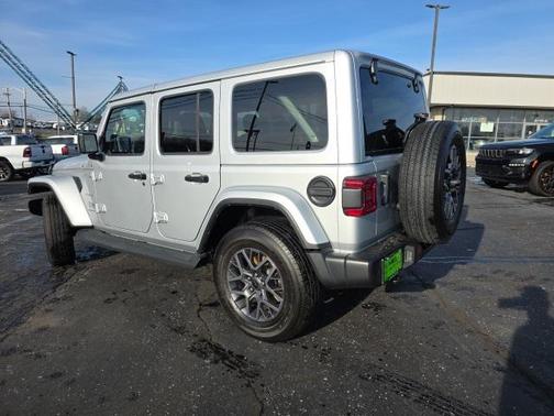 2024 Jeep Wrangler 4-Door Sahara 4x4