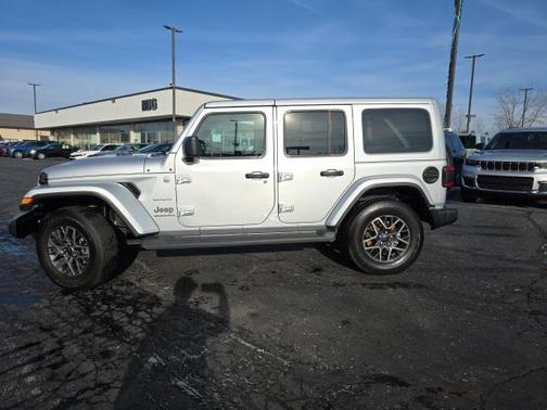 2024 Jeep Wrangler 4-Door Sahara 4x4