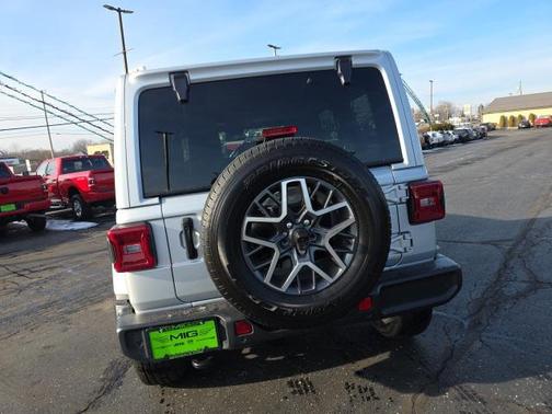 2024 Jeep Wrangler 4-Door Sahara 4x4