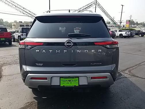 2022 Nissan Pathfinder Platinum 2WD