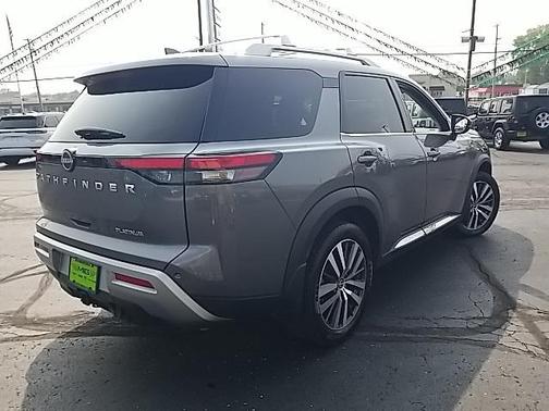 2022 Nissan Pathfinder Platinum 2WD