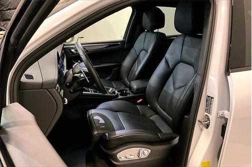 2025 Porsche Macan T