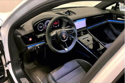 2025 Porsche Panamera 4