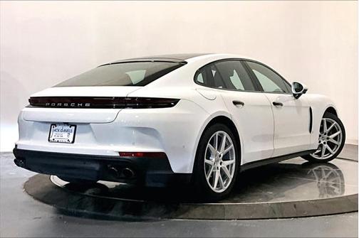2025 Porsche Panamera 4