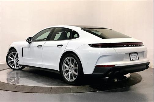 2025 Porsche Panamera 4