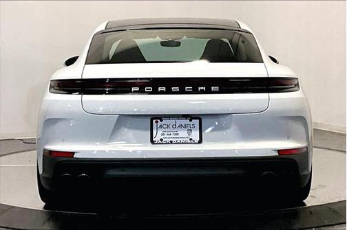2025 Porsche Panamera 4