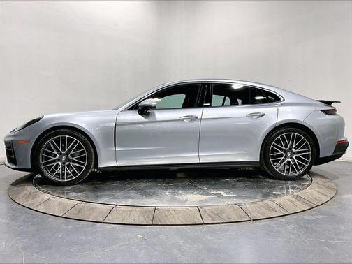 2026 Porsche Panamera 4