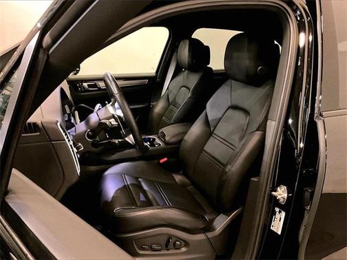 2023 Porsche Cayenne Platinum Edition