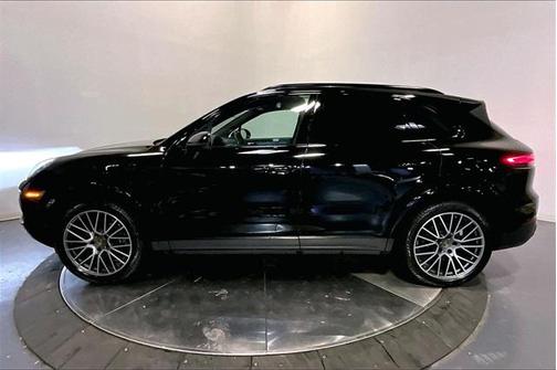 2023 Porsche Cayenne Platinum Edition