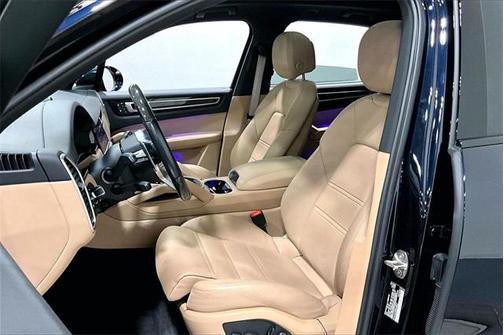 2023 Porsche Cayenne Platinum Edition