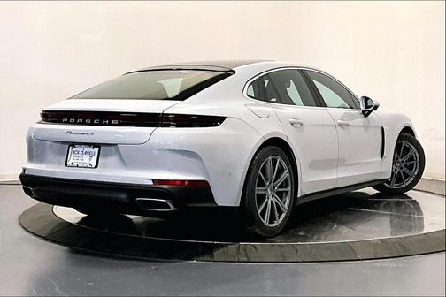 2025 Porsche Panamera 4