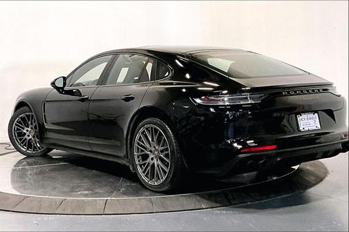 2023 Porsche Panamera 4 Platinum Edition
