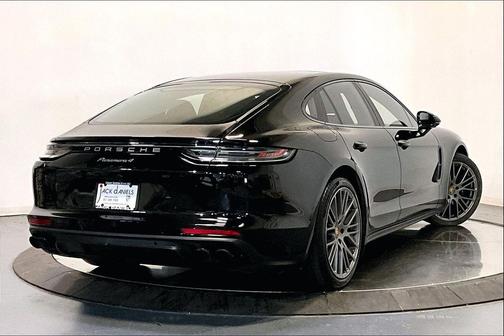 2023 Porsche Panamera 4 Platinum Edition