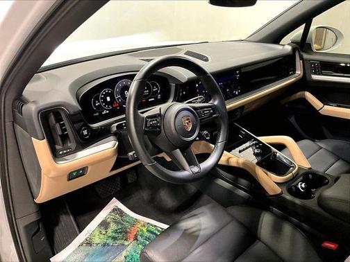 White 2024 Porsche Cayenne Cayenne