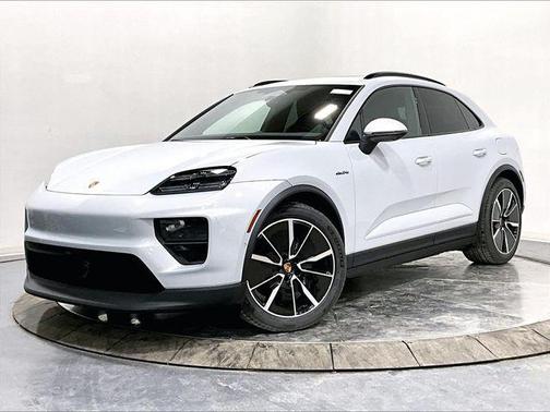 2026 Porsche Macan 4