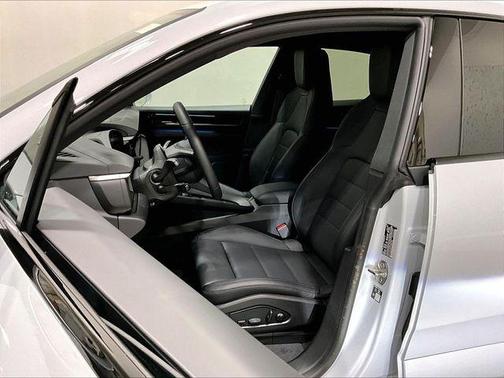 2026 Porsche Macan 4