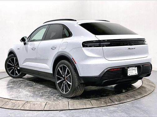 2026 Porsche Macan 4