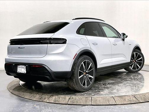 2026 Porsche Macan 4