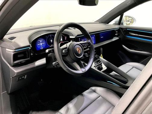 2026 Porsche Macan 4