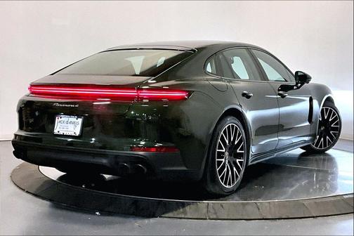 2025 Porsche Panamera 4