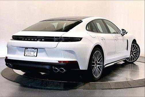 2026 Porsche Panamera 