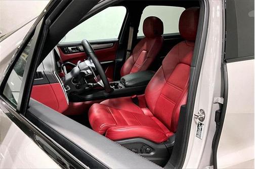 2023 Porsche Cayenne Platinum Edition