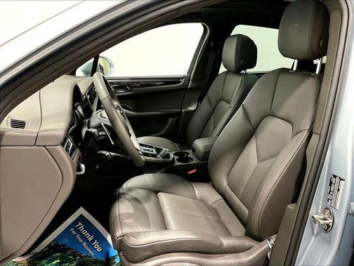 Dolomite 2026 Porsche Macan Macan