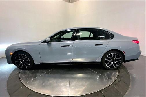 2025 BMW 740 xDrive