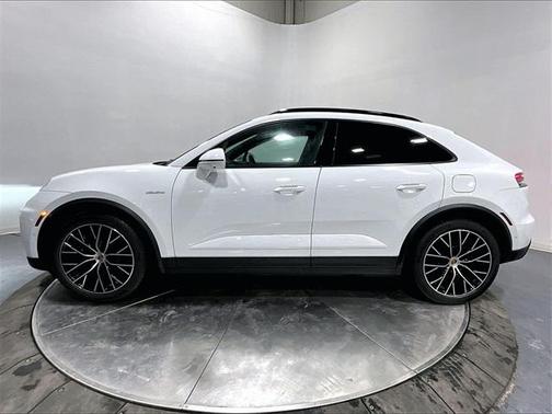 2026 Porsche Macan 4