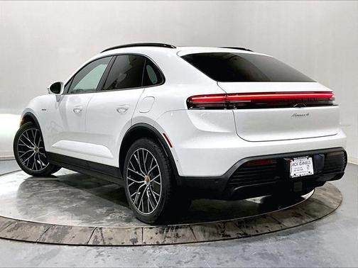 2026 Porsche Macan 4