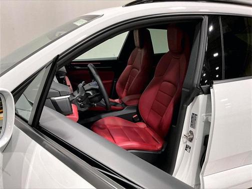 2026 Porsche Macan 4