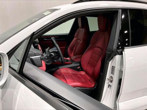 2026 Porsche Macan 4