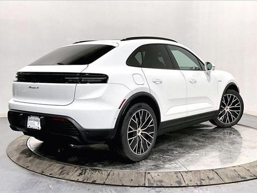 2026 Porsche Macan 4