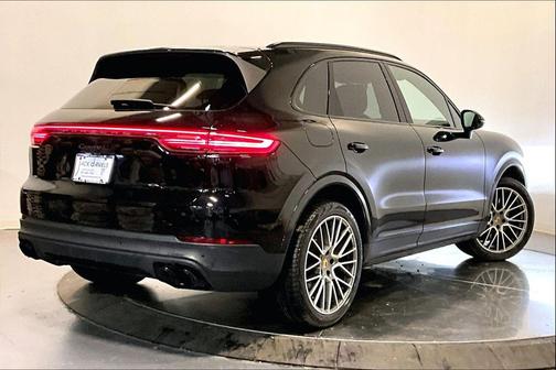 2023 Porsche Cayenne Platinum Edition