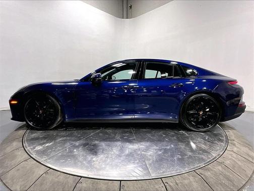 2026 Porsche Panamera 4