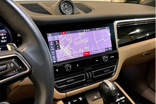 2022 Porsche Macan Base
