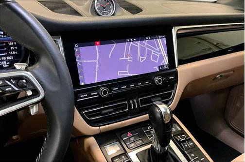 2021 Porsche Macan Base