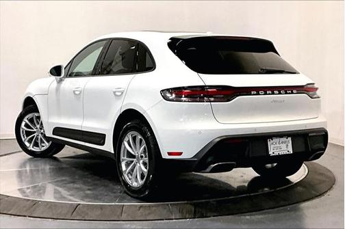 2025 Porsche Macan Base