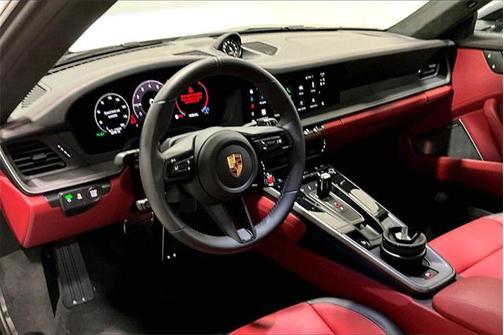 2025 Porsche 911 Carrera