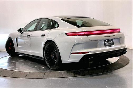 2025 Porsche Panamera GTS