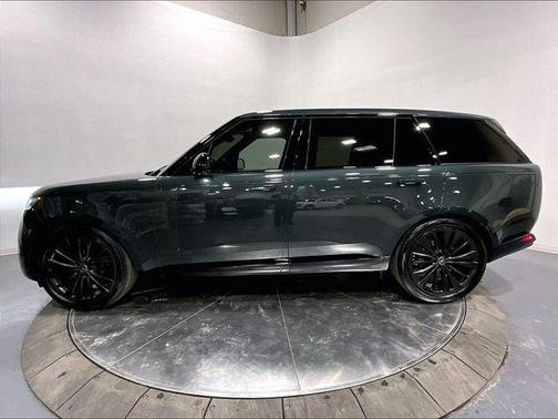 2025 Land Rover Range Rover P400 SE 7 Seat