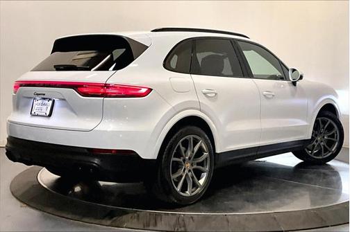2023 Porsche Cayenne Platinum Edition