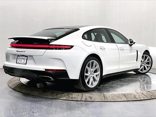 2026 Porsche Panamera 4