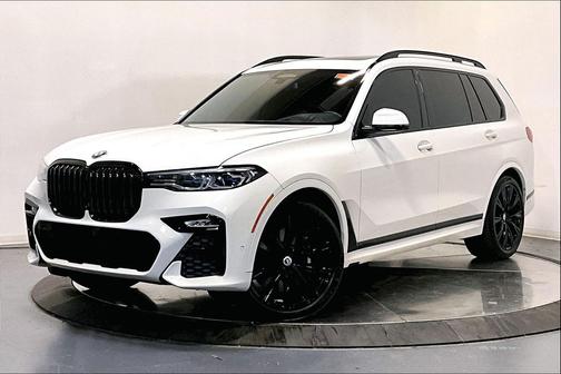 2022 BMW X7 M50i